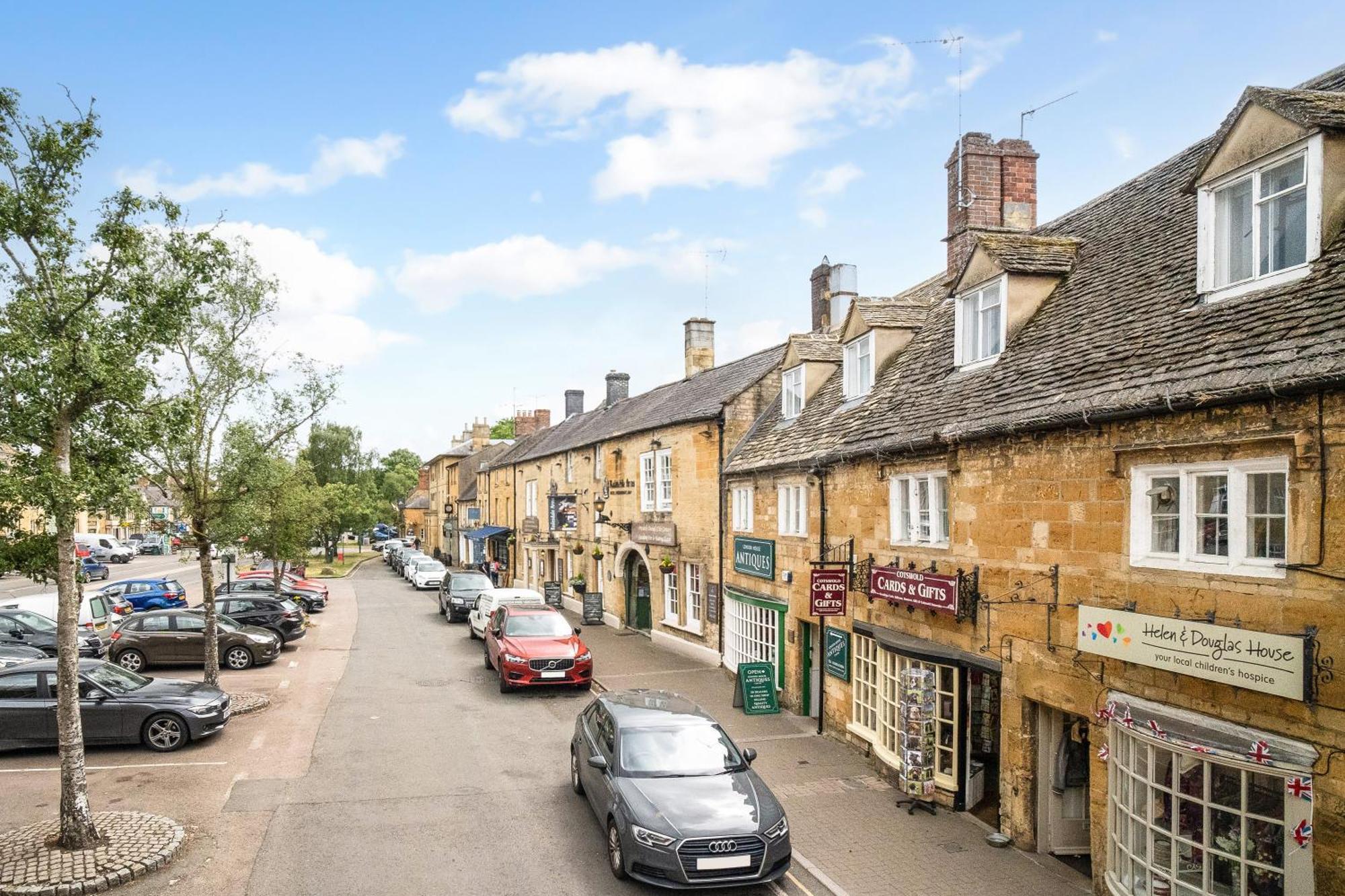 شقة Redesdale View, High Street With Private Garden Moreton-in-Marsh المظهر الخارجي الصورة